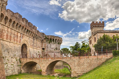 le mura ed il castello di colle val d'elsa